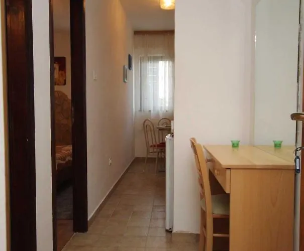 Apartments And Rooms With Parking Space Krk - 3231 Guest house