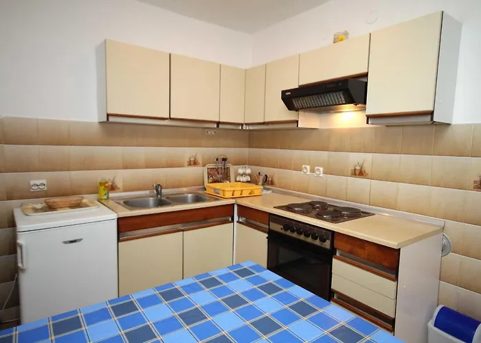Guest house Apartments And Rooms With Parking Space Krk - 3231 Vrh (Krk)