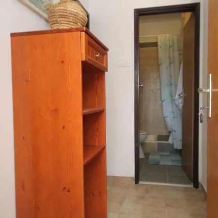 Apartments And Rooms With Parking Space Krk - 3231 Gostinjska kuća Vrh (Krk)