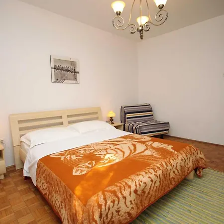 Gæstehus And With Parking Space Krk - 3231