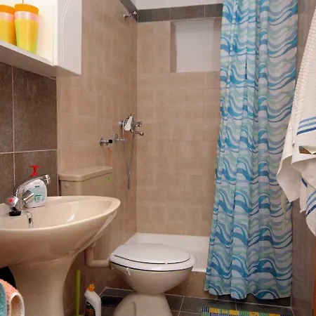 Apartments And Rooms With Parking Space Krk - 3231 Gostinjska kuća Vrh (Krk)