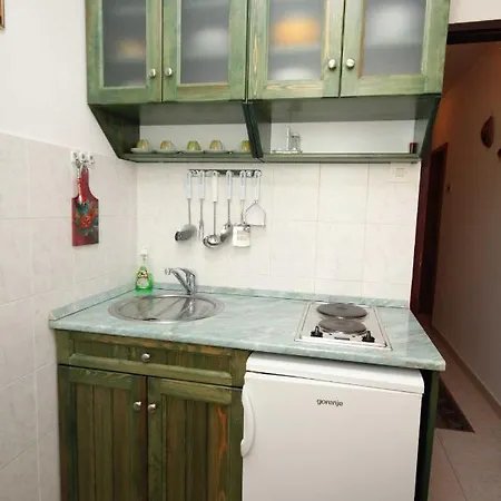 Apartments And Rooms With Parking Space Krk - 3231 Gostinjska kuća 3*