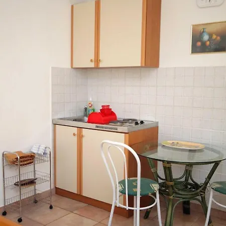 Apartments And Rooms With Parking Space Krk - 3231 Gostinjska kuća Vrh (Krk)