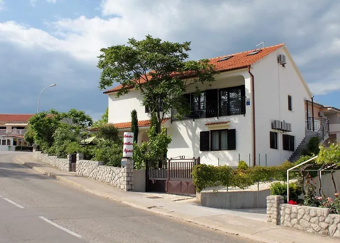 Pensionat Apartments And Rooms With Parking Space Krk - 3231 Vrh (Krk)