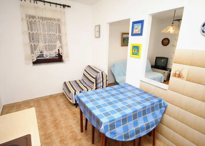 Apartments And Rooms With Parking Space Krk - 3231 Pensionat 3*
