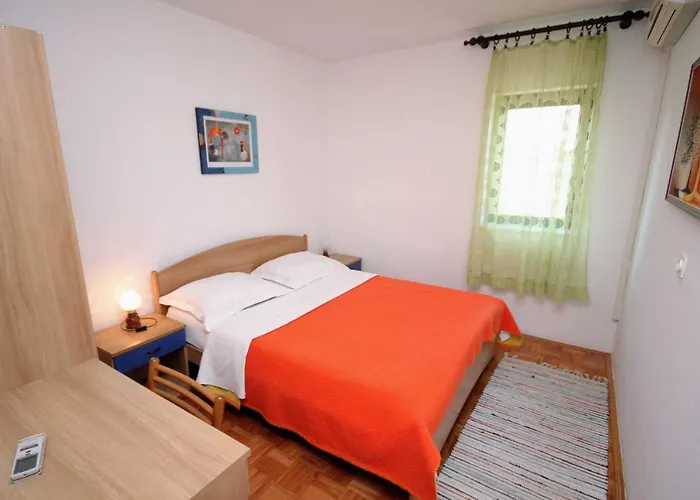 Pensionat Apartments And Rooms With Parking Space Krk - 3231 Vrh (Krk)