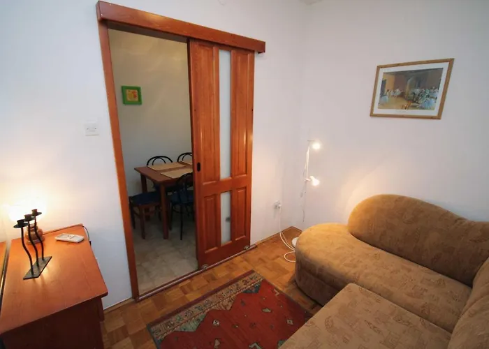 Apartments And Rooms With Parking Space Krk - 3231 Vrh (Krk)