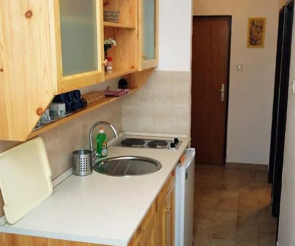 Apartments And Rooms With Parking Space Krk - 3231 Pensionat 3*