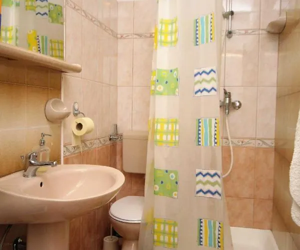 Apartments And Rooms With Parking Space Krk - 3231 Vrh (Krk)