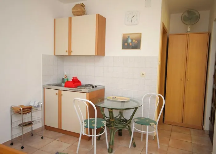 Apartments And Rooms With Parking Space Krk - 3231 Pensionat Vrh (Krk)