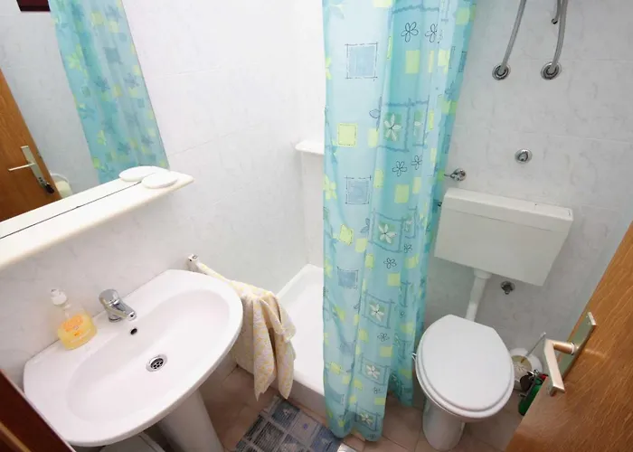 Apartments And Rooms With Parking Space Krk - 3231 Pensionat Vrh (Krk)