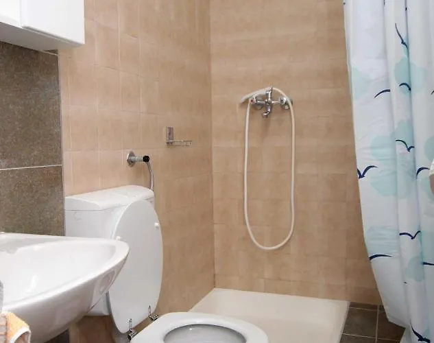 Apartments And Rooms With Parking Space Krk - 3231 Pensionat 3*