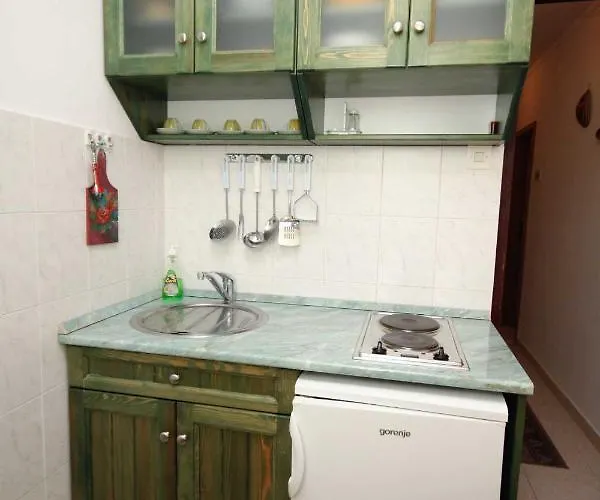 Apartments And Rooms With Parking Space Krk - 3231 Pensionat 3*