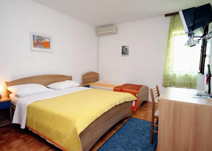 Apartments And Rooms With Parking Space Krk - 3231 Pensionat