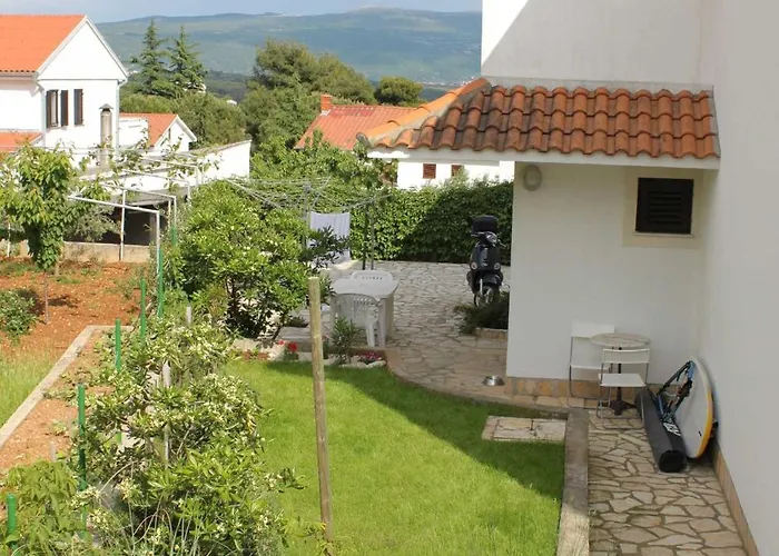Apartments And Rooms With Parking Space Krk - 3231 Pensionat 3*